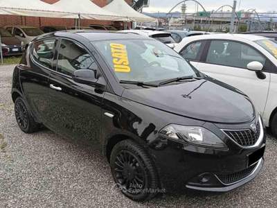 Lancia Ypsilon 1.0 FireFly S&S Hybrid Silver Plus Nero usata Pianezza
