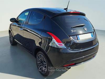 Lancia Ypsilon 1.0 FireFly 5 porte S&S Hybrid Ecochic Gold Nero usata Cassacco