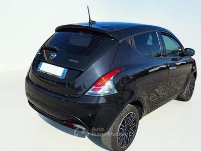 Lancia Ypsilon 1.0 FireFly 5 porte S&S Hybrid Ecochic Gold Nero usata Cassacco