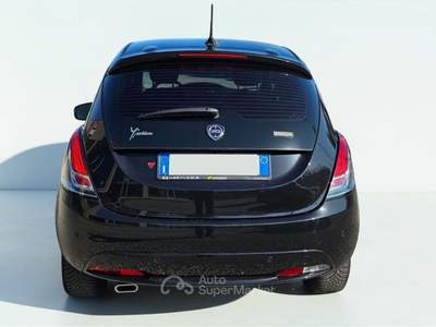 Lancia Ypsilon 1.0 FireFly 5 porte S&S Hybrid Ecochic Gold Nero usata Cassacco