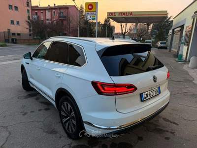 Volkswagen Touareg 3.0 V6 tdi Elegance 231cv AUTO, CARPLAY 1 proprietario! LUCI AMBIENT! Bianco usata Crevalcore