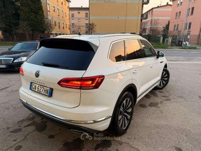 Volkswagen Touareg 3.0 V6 tdi Elegance 231cv AUTO, CARPLAY 1 proprietario! LUCI AMBIENT! Bianco usata Crevalcore