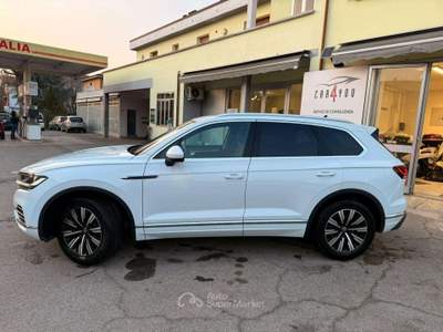 Volkswagen Touareg 3.0 V6 tdi Elegance 231cv AUTO, CARPLAY 1 proprietario! LUCI AMBIENT! Bianco usata Crevalcore