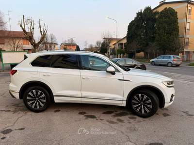 Volkswagen Touareg 3.0 V6 tdi Elegance 231cv AUTO, CARPLAY 1 proprietario! LUCI AMBIENT! Bianco usata Crevalcore