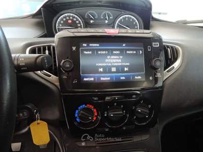 Lancia Ypsilon 1.0 FireFly 5 porte S&S Hybrid Ecochic Gold Rosso usata Venezia