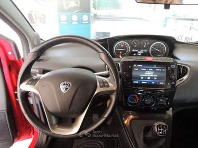 Lancia Ypsilon 1.0 FireFly 5 porte S&S Hybrid Ecochic Gold Rosso usata Venezia