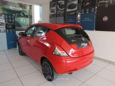 Lancia Ypsilon 1.0 FireFly 5 porte S&S Hybrid Ecochic Gold Rosso usata Venezia