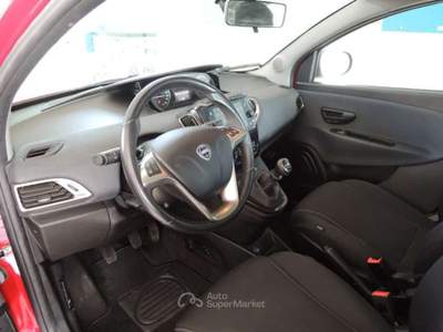 Lancia Ypsilon 1.0 FireFly 5 porte S&S Hybrid Ecochic Gold Rosso usata Venezia