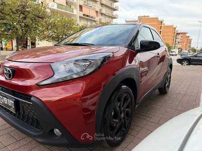 Toyota Aygo X 1.0 VVT-i 72 CV 5 porte Lounge Rosso usata Andria