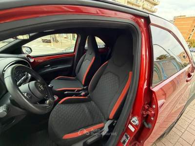 Toyota Aygo X 1.0 VVT-i 72 CV 5 porte Lounge Rosso usata Andria