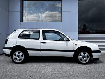 Volkswagen Golf Golf 2.0 16V cat 3 porte GTI Bianco usata Borgo San Dalmazzo