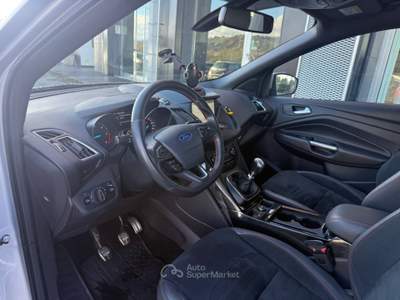 Ford Kuga Kuga 2.0 TDCI 120 CV S&S 2WD ST-Line Argento usata RENDE
