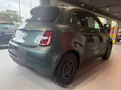 Fiat 500 500e Berlina 42 kWh Giorgio Armani Verde usata RENDE