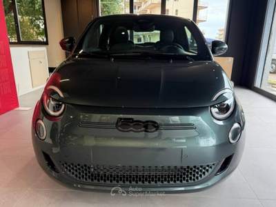 Fiat 500 500e Berlina 42 kWh Giorgio Armani Verde usata RENDE
