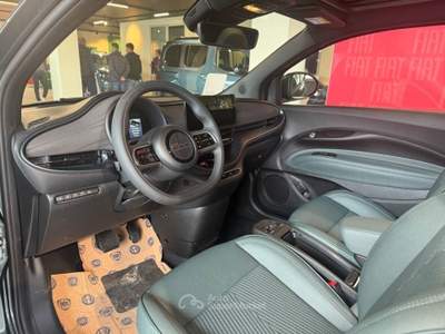 Fiat 500 500e Berlina 42 kWh Giorgio Armani Verde usata RENDE