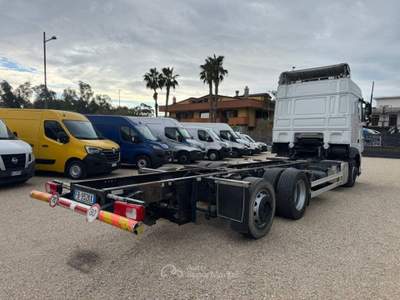 Daf CF 85 XF510 E6 3 ASSI A TELAIO Bianco usata Pontecagnano Faiano