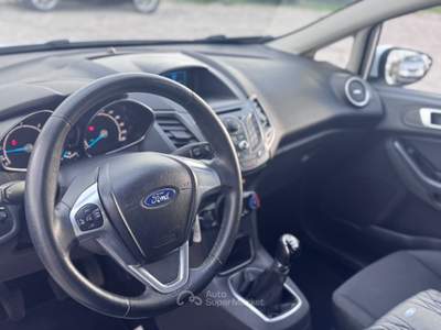 Ford Fiesta 5 porte Titanium Bianco usata Sant'Anastasia