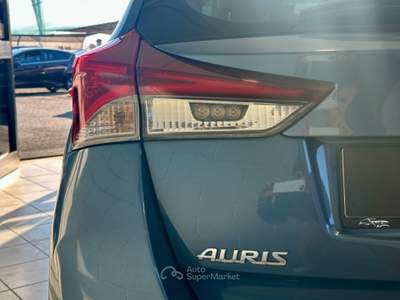 Toyota Auris 1.8 Hybrid Business *NEOPAT*TAGLIANDI TOYOTA* Blu/Azzurro usata Cassina de' Pecchi