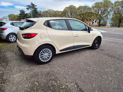 Renault Clio Clio 1.2 75CV 5 porte Life Beige usata Ferrara