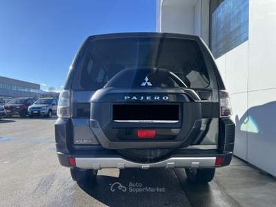 Mitsubishi Pajero 3.2 DI-D 190cv Autom. Instyle Nero usata Borgo San Dalmazzo