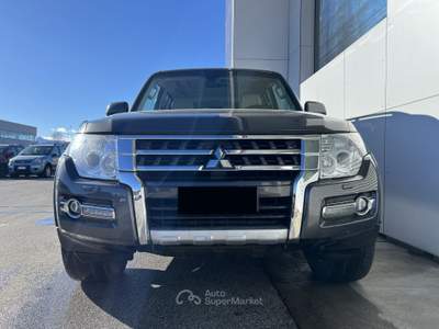 Mitsubishi Pajero 3.2 DI-D 190cv Autom. Instyle Nero usata Borgo San Dalmazzo