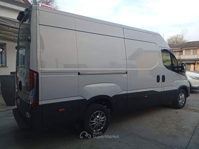 Iveco Daily furgone frigo 0/4 gradi Argento usata Mede
