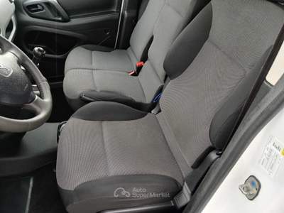 Peugeot Partner Peugeot PARTNER 1.6 HDI 3 posti autocarro Bianco usata SAN MARTINO VALLE CAUDINA
