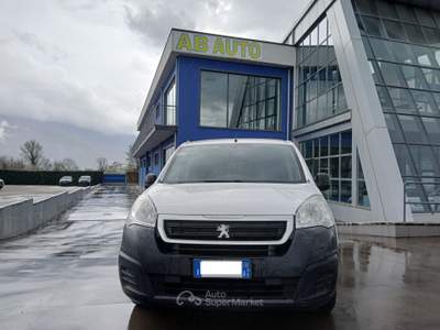 Peugeot Partner Peugeot PARTNER 1.6 HDI 3 posti autocarro Bianco usata SAN MARTINO VALLE CAUDINA