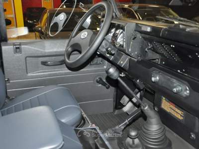 Land Rover Defender 90 2.5  300 Tdi 6 posti/pelle/ Nero usata Bozzolo
