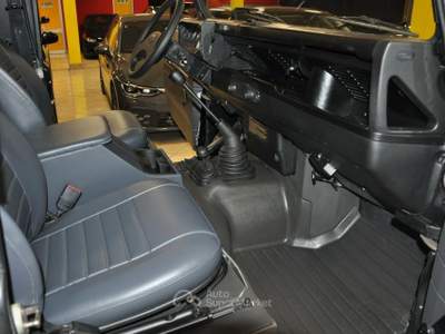 Land Rover Defender 90 2.5  300 Tdi 6 posti/pelle/ Nero usata Bozzolo