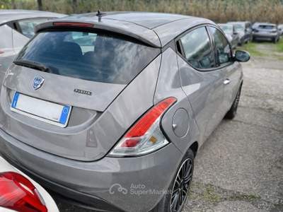 Lancia Ypsilon  - ypsilon 1.0 firefly hybrid silver s&s 70cv Grigio usata Roma