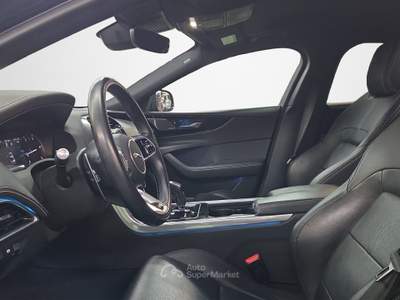 Jaguar XE AWD aut. Black Edition Nero usata Torino