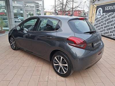 Peugeot 208 208 5p 1.6 bluehdi Allure 75cv Grigio usata Casoria
