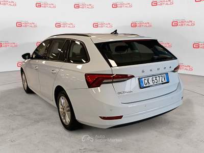 Skoda Octavia Octavia 2.0 TDI EVO SCR DSG Wagon Executive Bianco usata Villaga