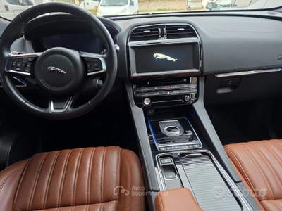 Jaguar F-Pace AWD aut. Portfolio usata SINISCOLA
