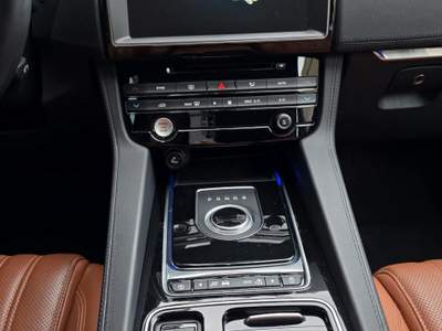 Jaguar F-Pace AWD aut. Portfolio usata SINISCOLA