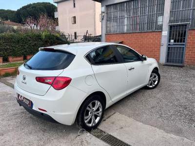 Alfa Romeo Giulietta 1.6 JTDm-2 105 CV Business Bianco usata Agliana