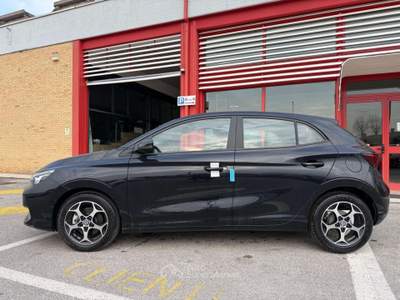 MG3 1.5 Comfort, KM 0! Nero usata Codroipo