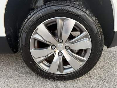 Peugeot 2008 ALLURE 1.6e-HDi 92CV S&S Bianco usata giugliano in campania