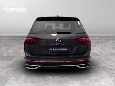 Volkswagen Tiguan 2.0 TDI SCR Elegance 4Motion DSG Grigio usata Lucca