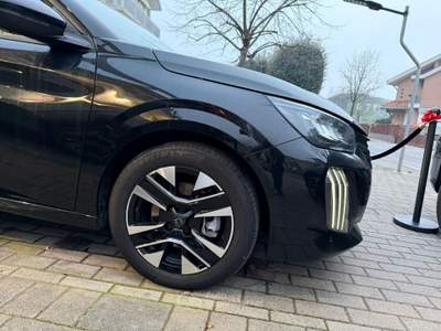 Peugeot 208 5p - allure puretech 100 s&s Nero usata Fisciano