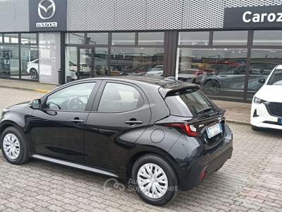 Toyota Yaris Yaris IV 2020 1.5h Active Nero usata Liscate