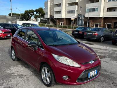 Ford Fiesta 5 porte Bz.- GPL Titanium Rosso usata Monopoli