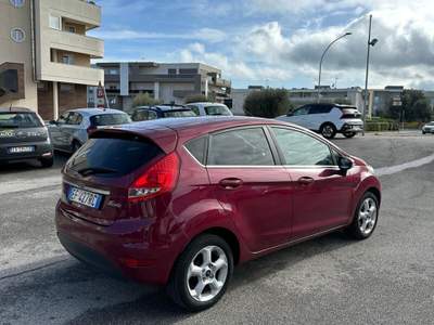 Ford Fiesta 5 porte Bz.- GPL Titanium Rosso usata Monopoli