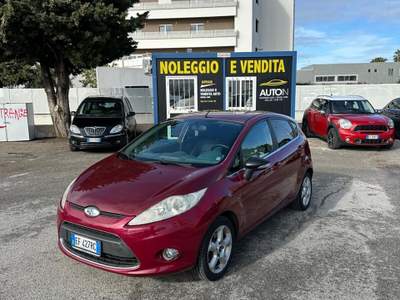 Ford Fiesta 5 porte Bz.- GPL Titanium Rosso usata Monopoli