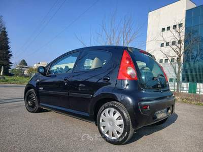 Peugeot 107 neopatentati Nero usata Massa