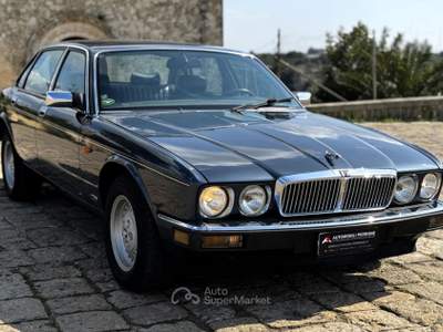 Jaguar XJ 3.2 cat. Manuale  Iscritta ASI Blu/Azzurro usata Castellaneta