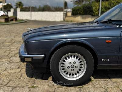 Jaguar XJ 3.2 cat. Manuale  Iscritta ASI Blu/Azzurro usata Castellaneta
