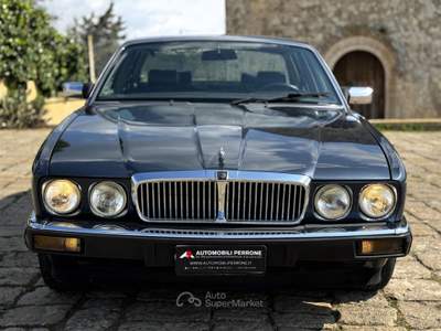 Jaguar XJ 3.2 cat. Manuale  Iscritta ASI Blu/Azzurro usata Castellaneta
