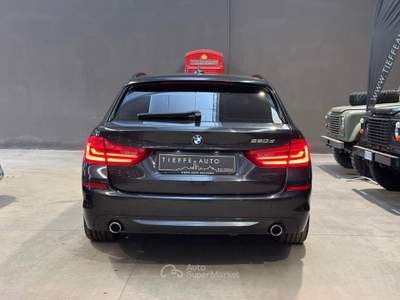BMW Serie 5 520d d Touring Luxury Grigio usata Bologna